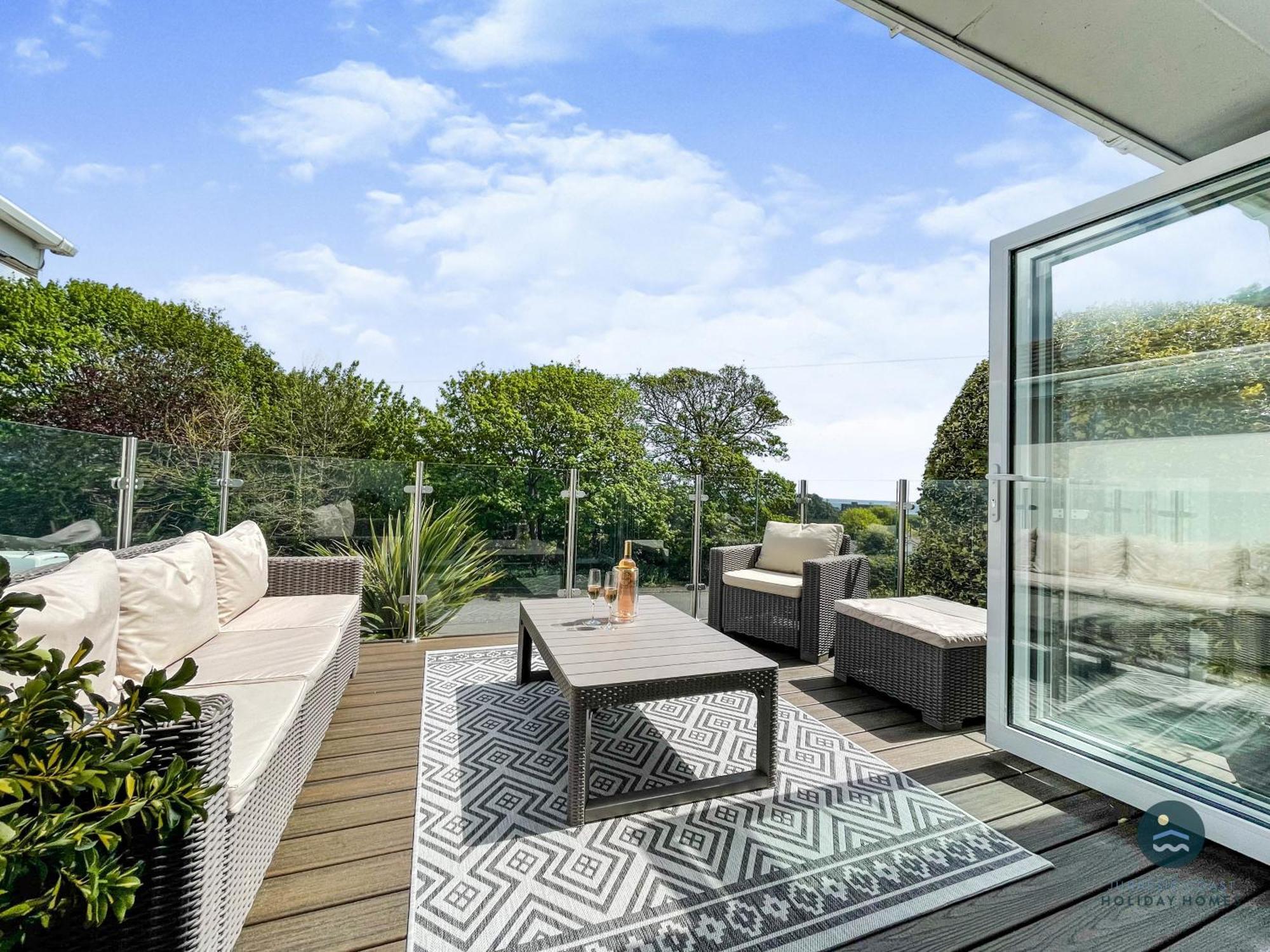 Seafeathers - Luxury Holiday Home With Sea Views Overcombe Екстериор снимка
